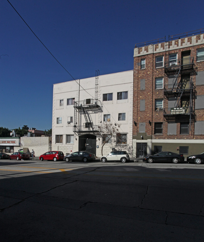 737 S Union Ave in Los Angeles, CA - Building Photo - Building Photo