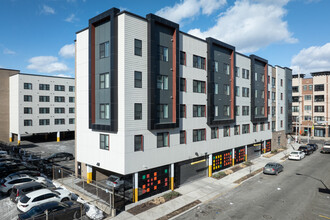 Lantana in Newark, NJ - Foto de edificio - Building Photo