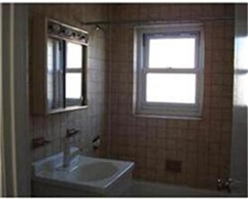 95 Chestnut St, Unit 4 in Brookline, MA - Building Photo - Building Photo