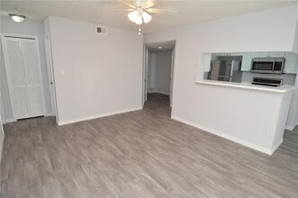 8635 Mallard Reserve Dr in Tampa, FL - Building Photo - Building Photo