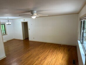 1655 W Markham Rd in Fayetteville, AR - Building Photo - Building Photo