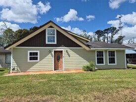 209 Florence St in West Orange, TX - Building Photo