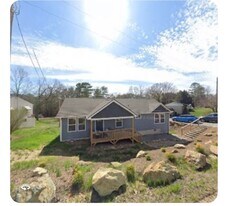 136 Locust Grove Rd in Weaverville, NC - Building Photo