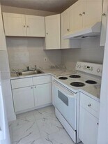 7275 W 24th Ave in Hialeah, FL - Building Photo