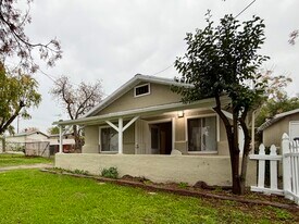 1720 San Bernardino Ave in Mentone, CA - Building Photo
