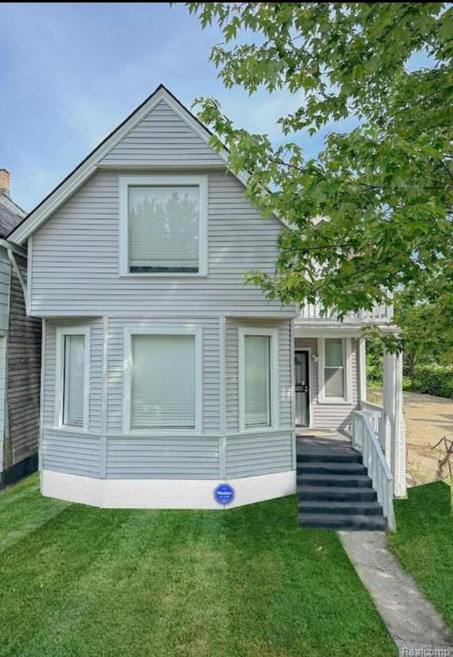 property at 3415 E Canfield St