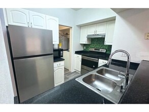 5117 City St in Orlando, FL - Building Photo - Building Photo