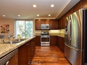 533 Rockefeller in Irvine, CA - Building Photo - Building Photo