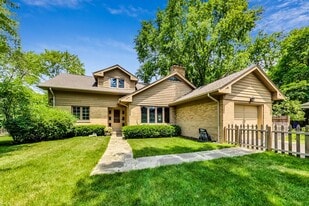 504 Illinois Rd in Wilmette, IL - Building Photo