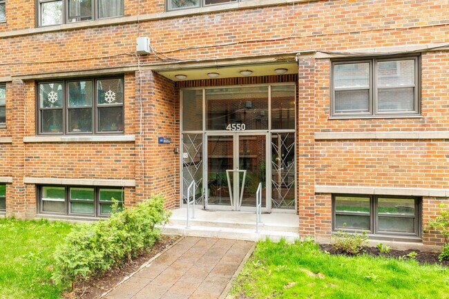 4550 Grand Blvd in Montréal, QC - Building Photo - Building Photo