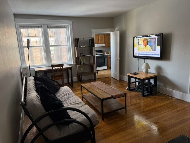 1699 Cambridge St in Cambridge, MA - Foto de edificio - Building Photo