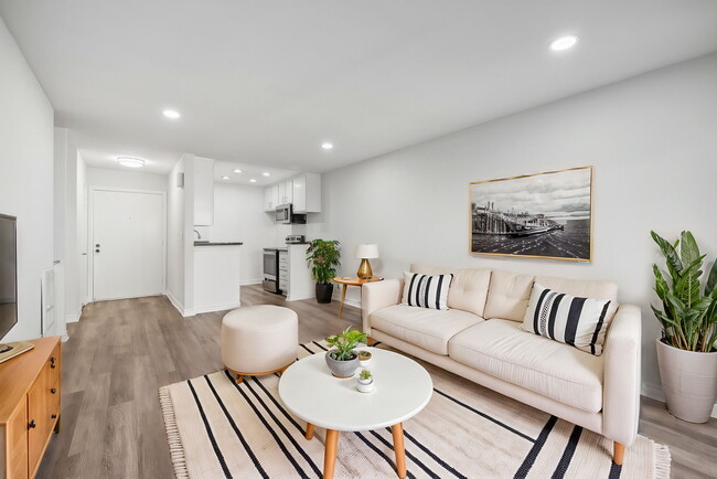 Woodbriar Apartments in Downey, CA - Foto de edificio - Building Photo