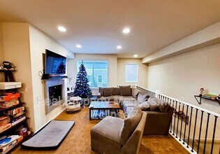 2115 201st Pl SE in Bothell, WA - Building Photo - Building Photo