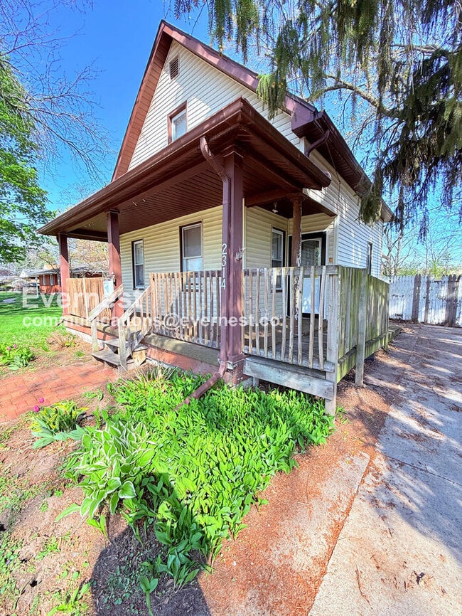 2314 Airline Ave in Toledo, OH - Building Photo - Building Photo