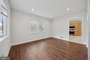 271 Monroe St in Bristol, PA - Building Photo