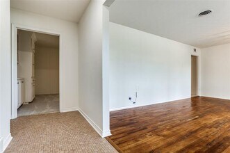 308 S Grove Rd in Richardson, TX - Building Photo - Building Photo