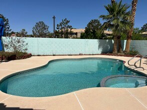 145 Coventry Dr in Henderson, NV - Building Photo - Building Photo