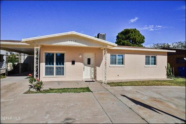 5917 Brazos Ave in El Paso, TX - Building Photo - Building Photo