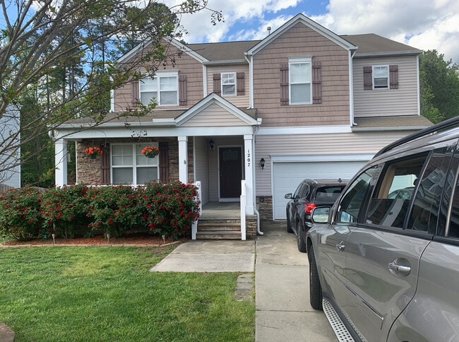 property at 1207 Summerfield Ln E