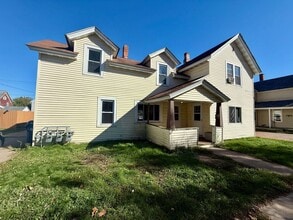 915 S 4th Ave in Wausau, WI - Building Photo - Building Photo