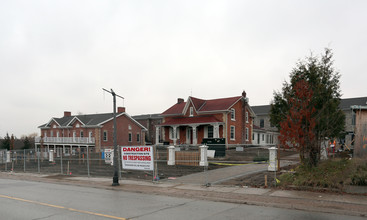 Averton Commons in Vaughan, ON - Building Photo - Building Photo