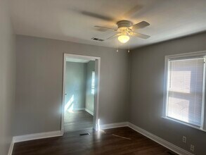 1105 Sparks Rd in Lexington, KY - Building Photo - Building Photo