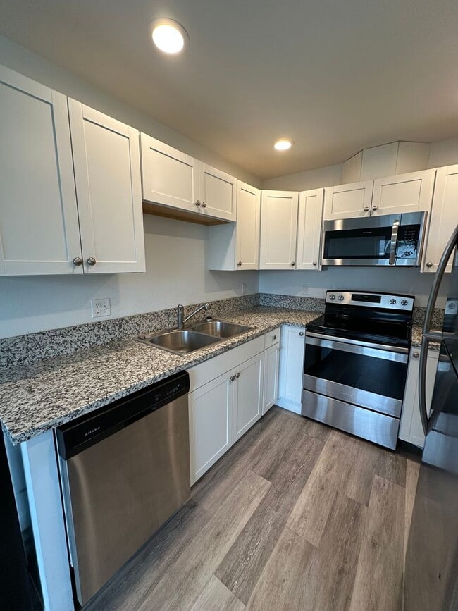 695 E Grant St in Lebanon, OR - Building Photo - Building Photo