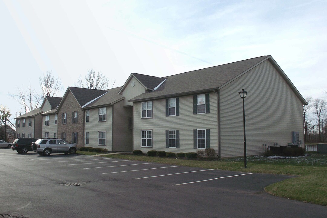 Lake Club Condominiums V (por) in Lewis Center, OH - Foto de edificio