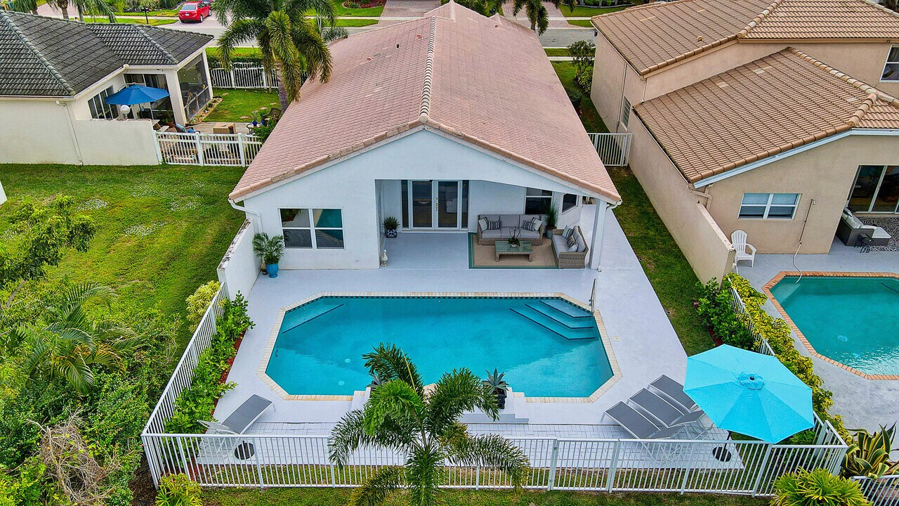 4224 Bluff Harbor Way in Wellington, FL - Building Photo