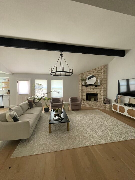 5201 Summerset Trail in Austin, TX - Foto de edificio