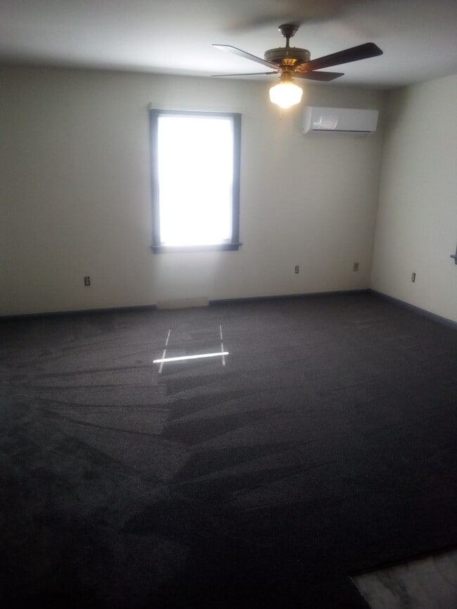 703 Monroe St, Unit 703-B Monroe St in Farmville, VA - Building Photo - Building Photo