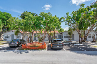 1229 Miami Rd in Fort Lauderdale, FL - Building Photo - Building Photo