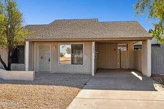 7027 S 40th Pl in Phoenix, AZ - Building Photo - Building Photo