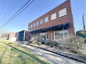 1300 W Main St in Waxahachie, TX - Building Photo - Building Photo