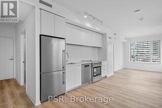 101 Roehampton Ave in Toronto, ON - Building Photo - Building Photo