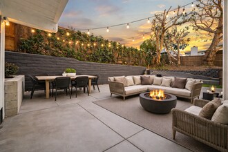 2029 Del Mar Heights Rd in Del Mar, CA - Foto de edificio - Building Photo