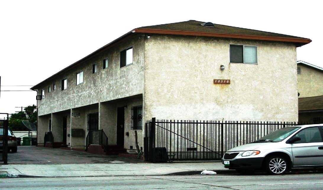 10310 S Main St in Los Angeles, CA - Foto de edificio