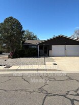 901 Alice Ct NE in Albuquerque, NM - Building Photo
