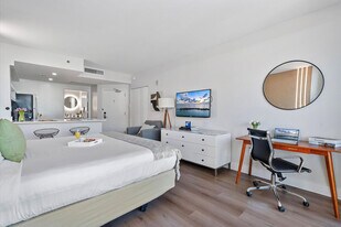 2889 McFarlane Rd in Miami, FL - Building Photo