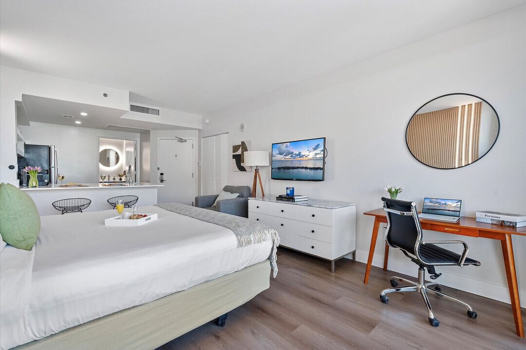 2889 McFarlane Rd in Miami, FL - Building Photo