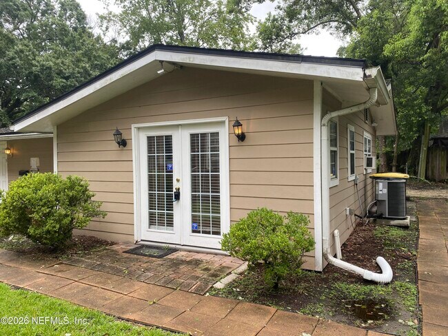 property at 2908 Post St