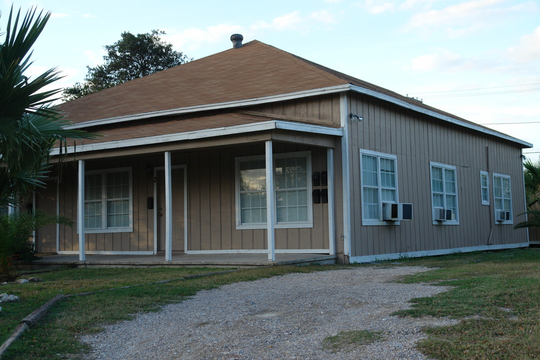 522 Alice Ave in Kingsville, TX - Building Photo