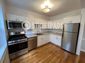 1153 Beacon St, Unit 7 in Brookline, MA - Building Photo - Building Photo
