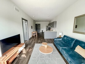 1261 8th St in West Des Moines, IA - Building Photo