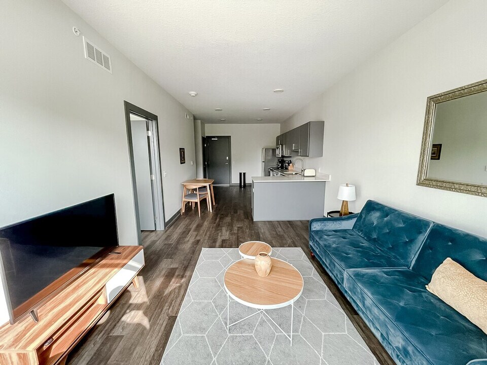1250 8th St in West Des Moines, IA - Building Photo