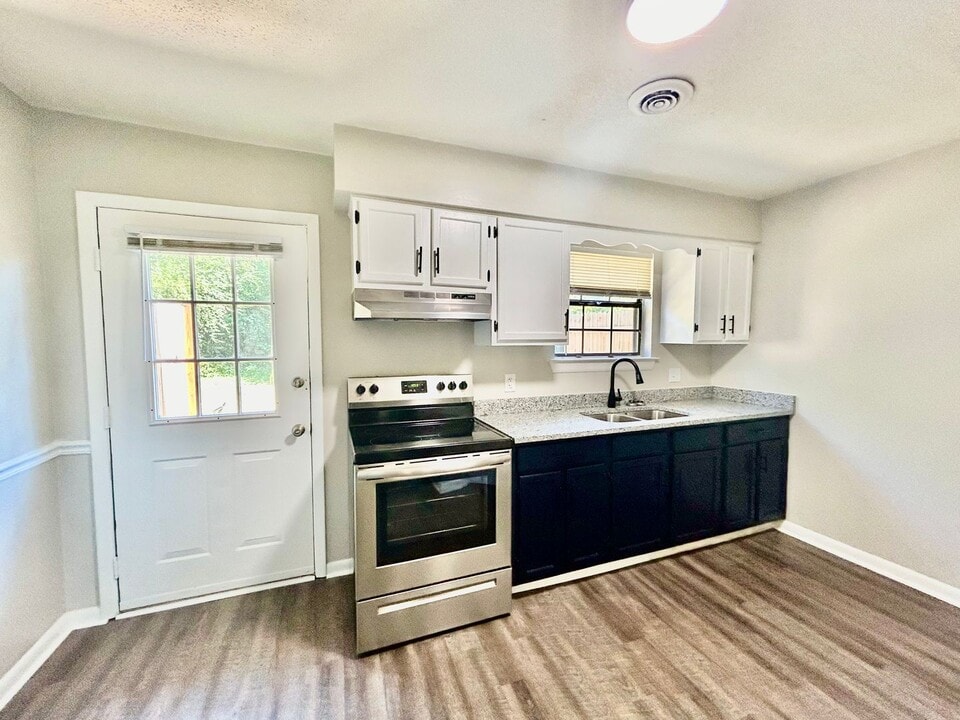 706 Roberta Drive in Rossville, GA - Building Photo