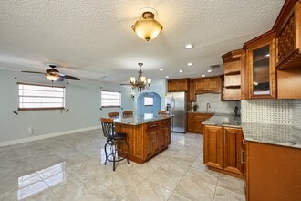 6804 N Hubert Ave in Tampa, FL - Building Photo - Building Photo