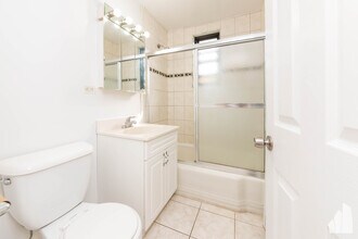 7324 N Ridge Blvd, Unit 3W in Chicago, IL - Building Photo - Building Photo