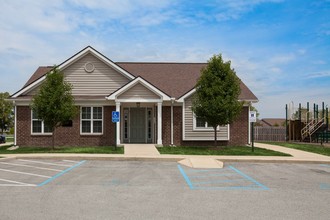 Beacon Pointe Apartments in Greenwood, IN - Building Photo - Building Photo