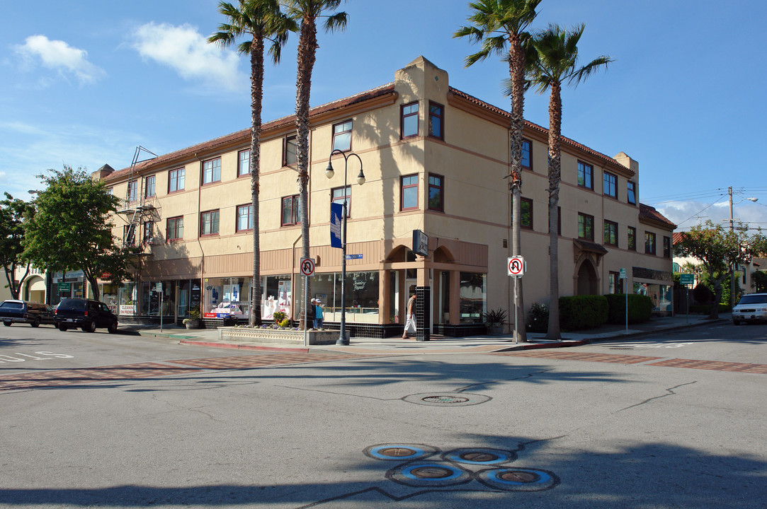 105 La Cruz Ave in Millbrae, CA - Building Photo